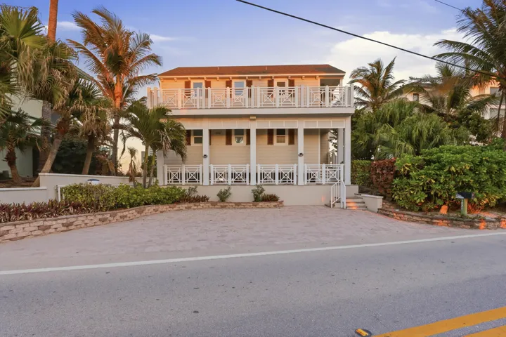 1031 SE MacArthur Blvd Stuart-large-054-