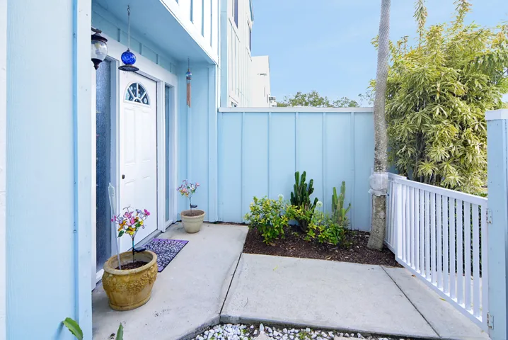 6189 Riverwalk_Unit 2_002