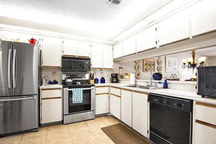 6189 Riverwalk_Unit 2_003