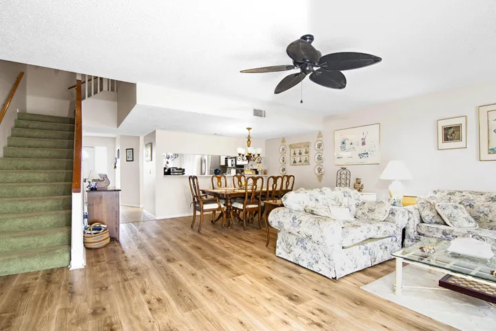 6189 Riverwalk_Unit 2_009