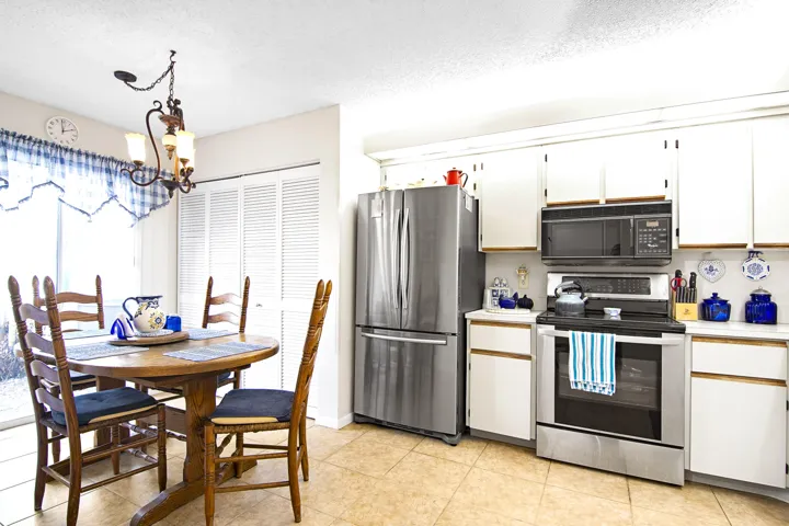 6189 Riverwalk_Unit 2_004