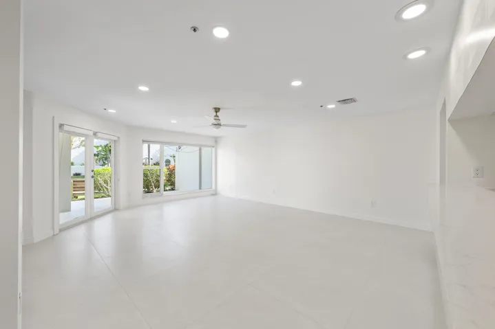 1000 N US Hwy 1 Apt 652-6