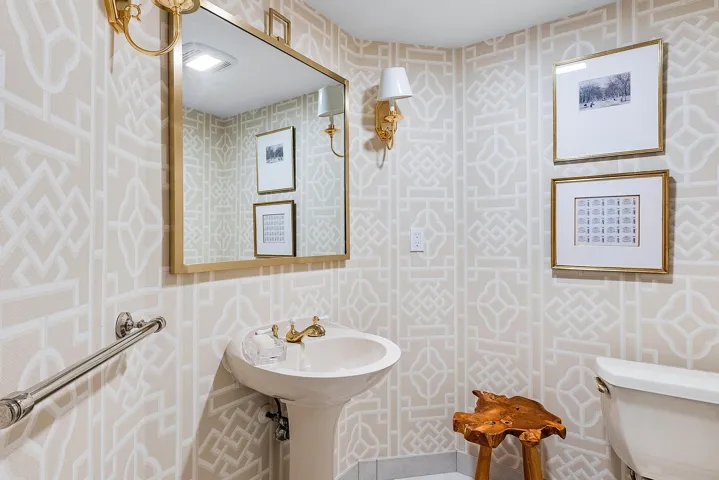 Powder room
