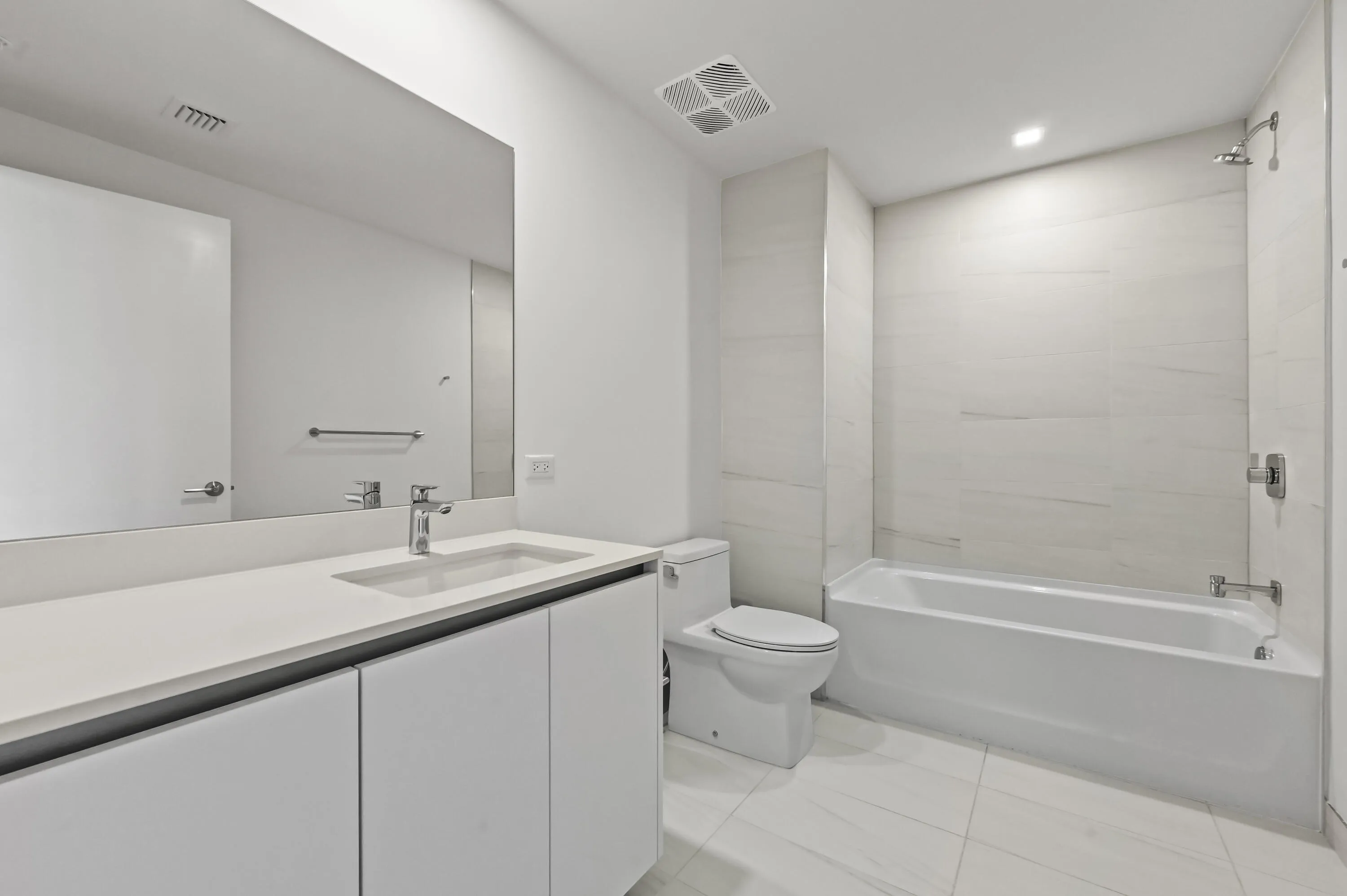 36 Bathroom 02