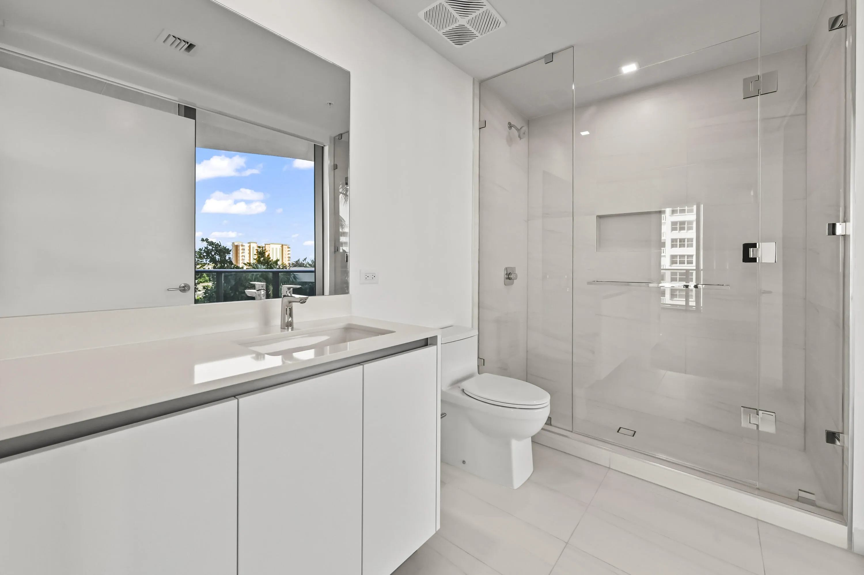 35 Bathroom 01