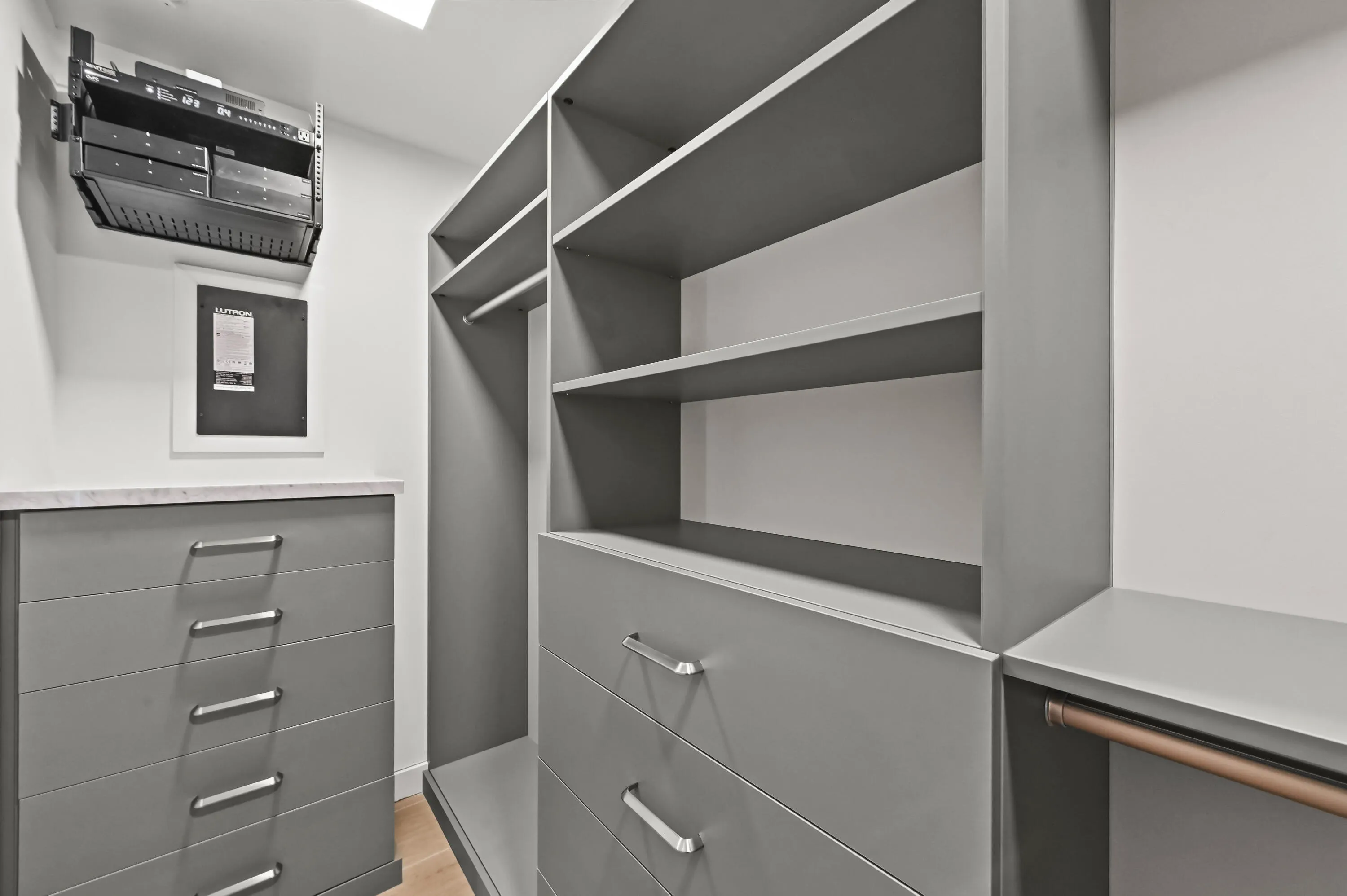 34 Closet 02