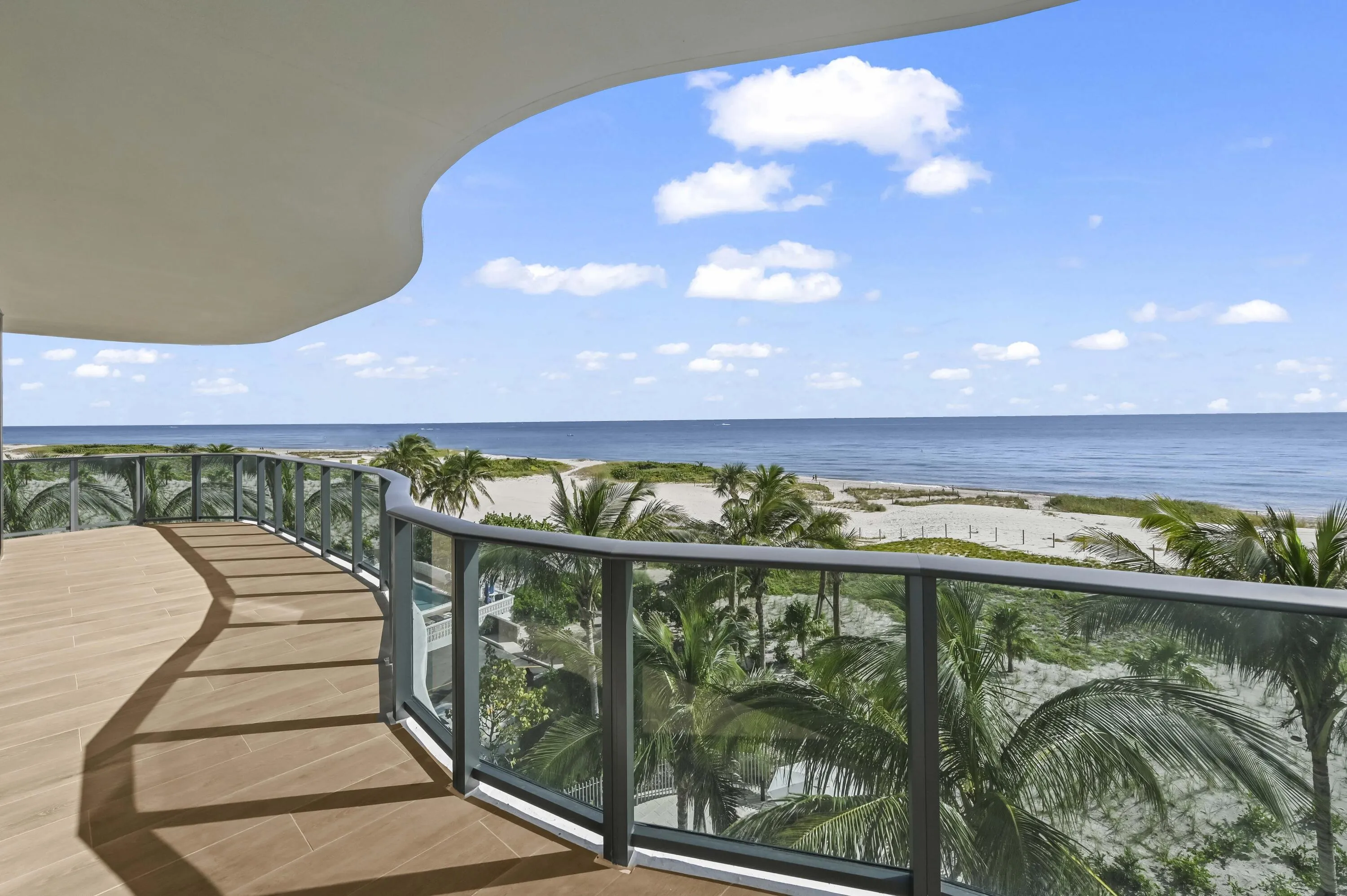 44 Balcony 08