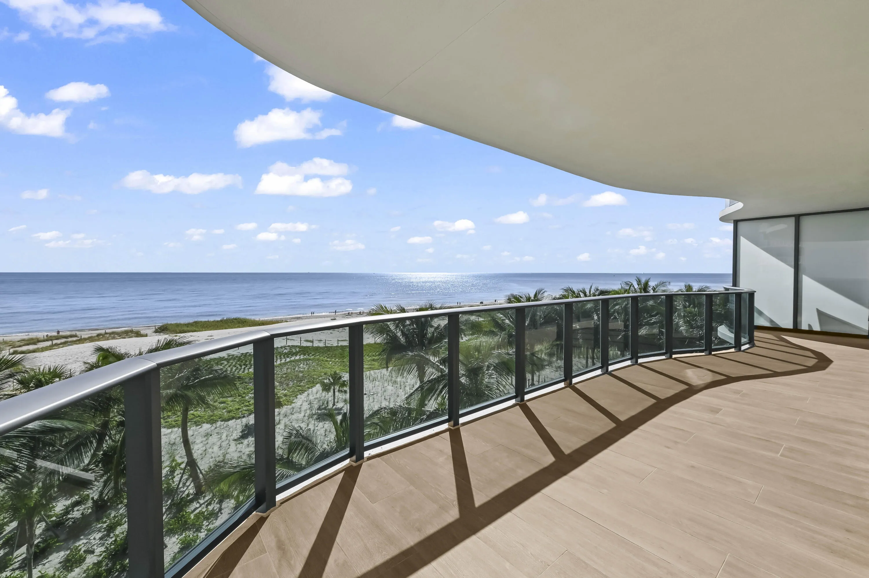 41 Balcony 05