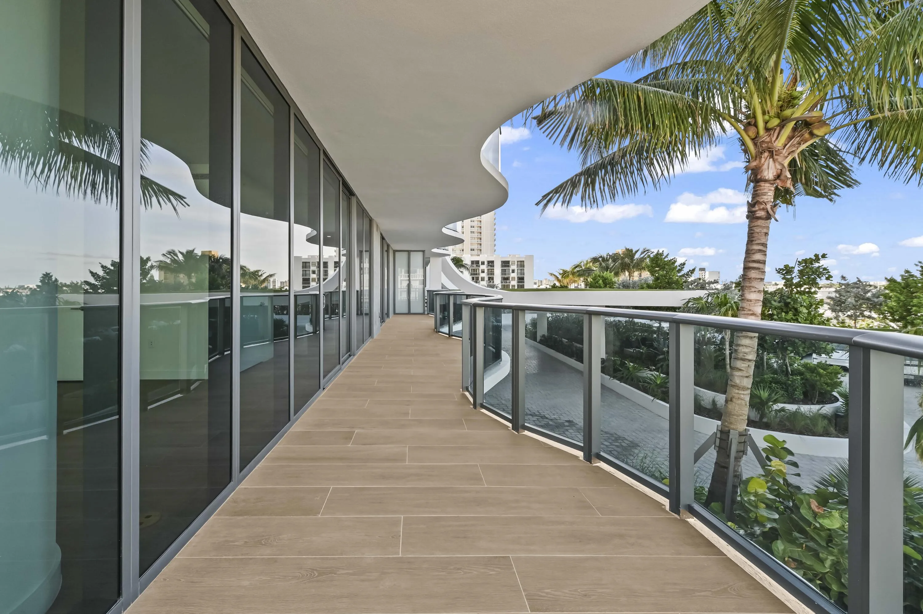 38 Balcony 02