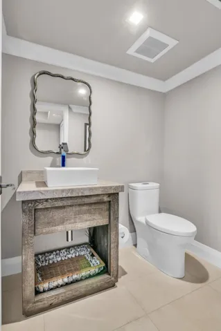 1/2 bathroom