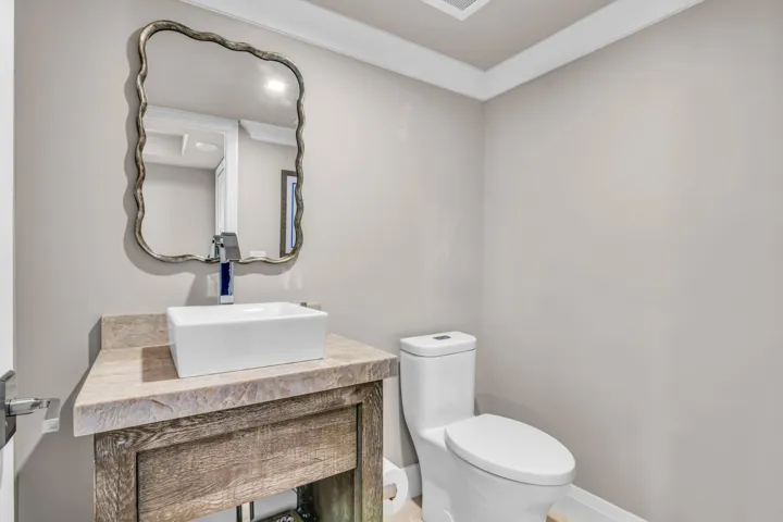 1/2 bathroom