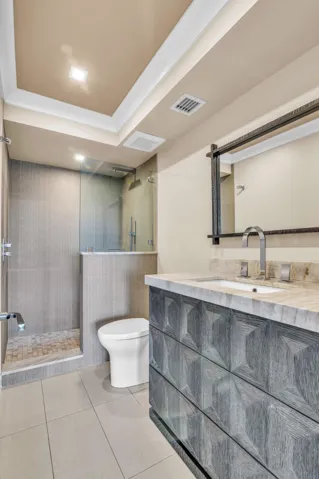 Full bathroom #2