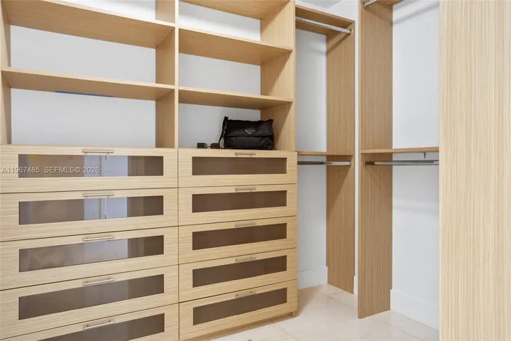 Walking Closet