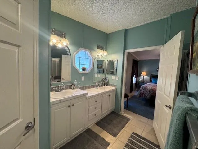 Main Bathroom 1