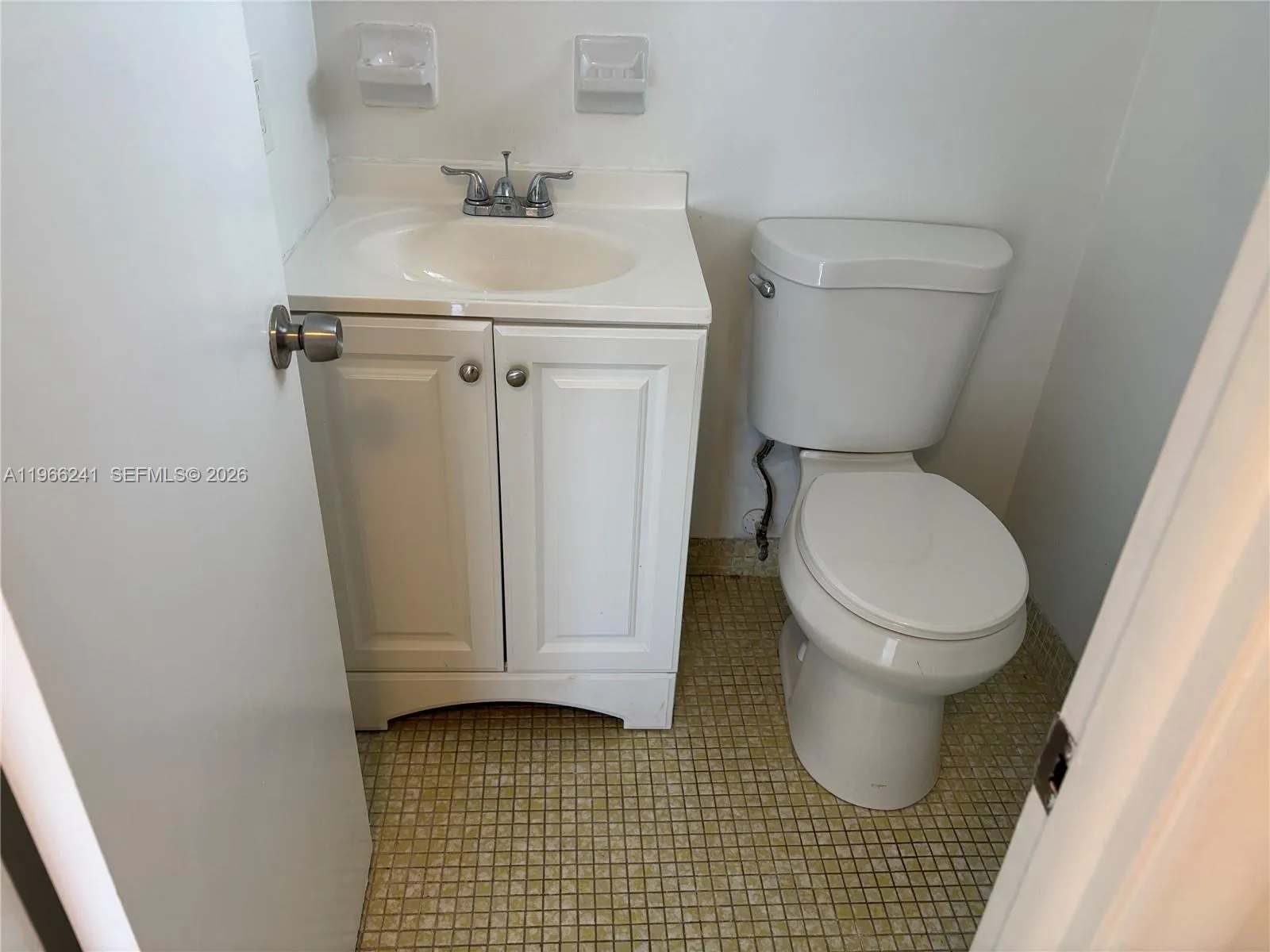 1/2 bath