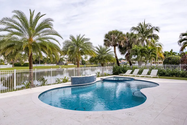 RESORT LIVING