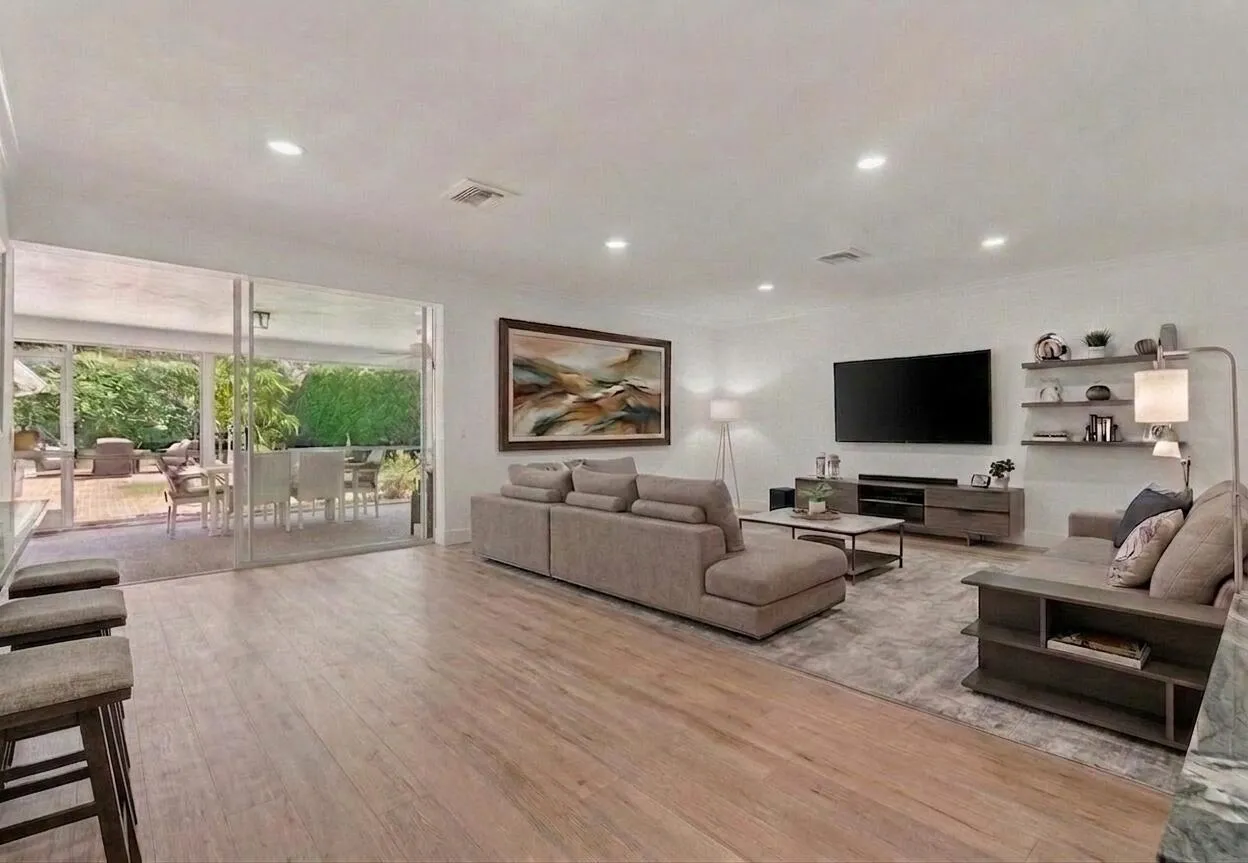 Virtually staged - remove wall