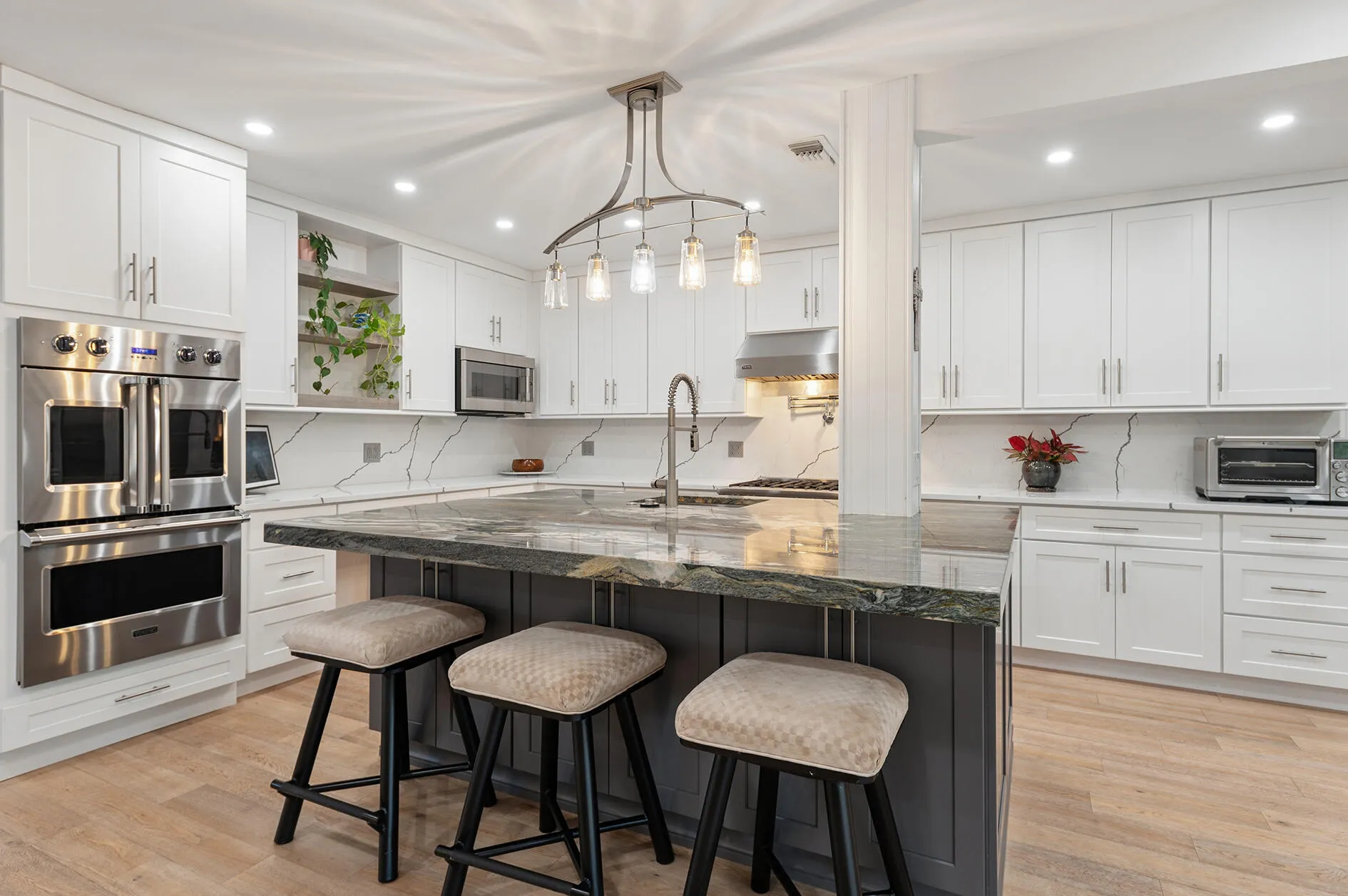 Expansive island with snack bar