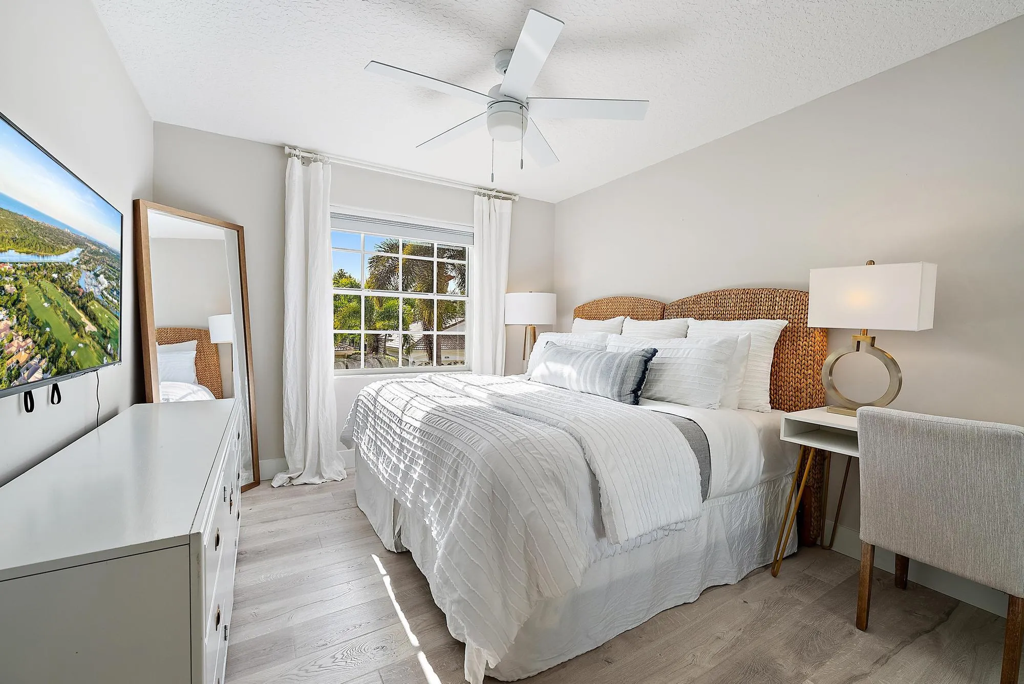 upstairs guest bedroom 1