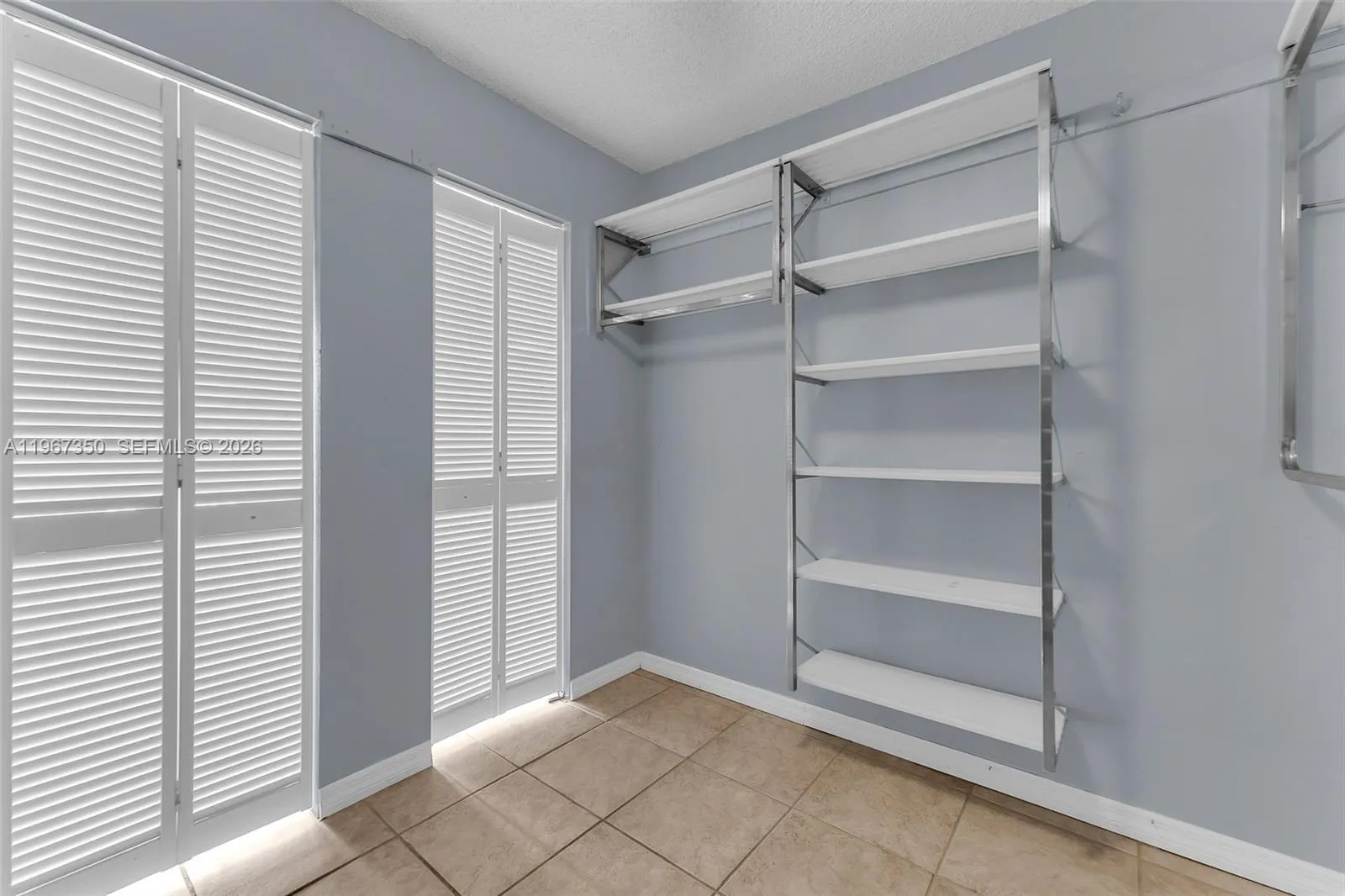 800 Parkview Drive, Unit #1007 - FOR RENT.Three Islands, Hallandale Beach, FL 33009. Florida. Oceanview Park Condominium.