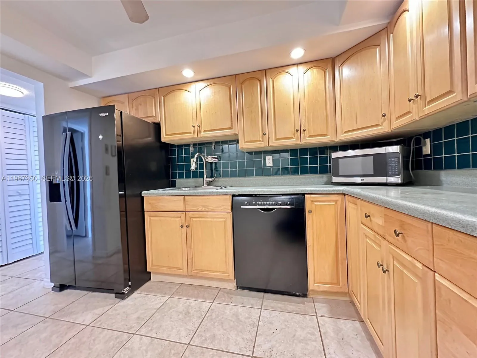 800 Parkview Drive, Unit #1007 - FOR RENT.Three Islands, Hallandale Beach, FL 33009. Florida. Oceanview Park Condominium.