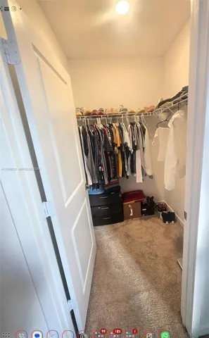 WALKING CLOSET