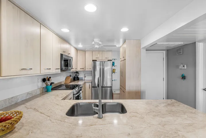 007-7RoyalPalmWay-507-BocaRaton-FL-33432