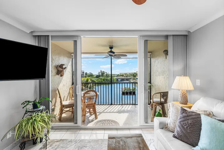 011-7RoyalPalmWay-507-BocaRaton-FL-33432