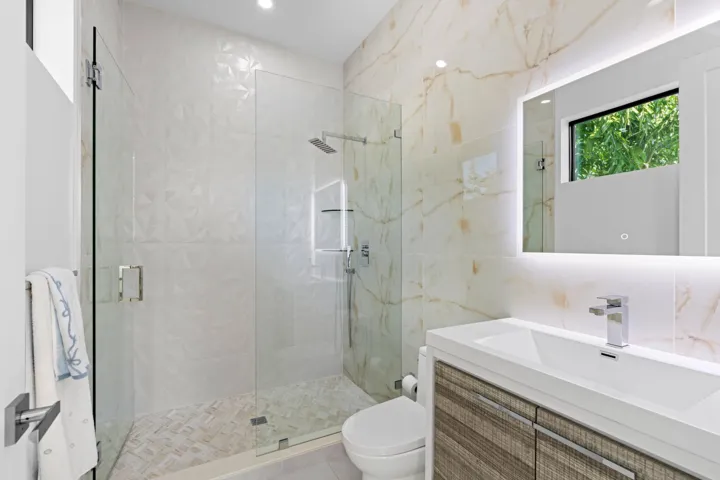 Ensuite bathroom for 4BR