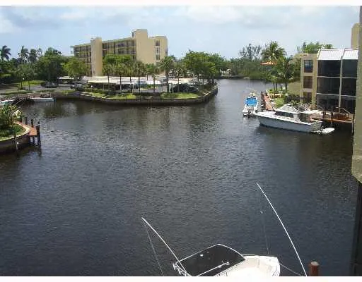 1 Royal Palm Way 305 Balcony