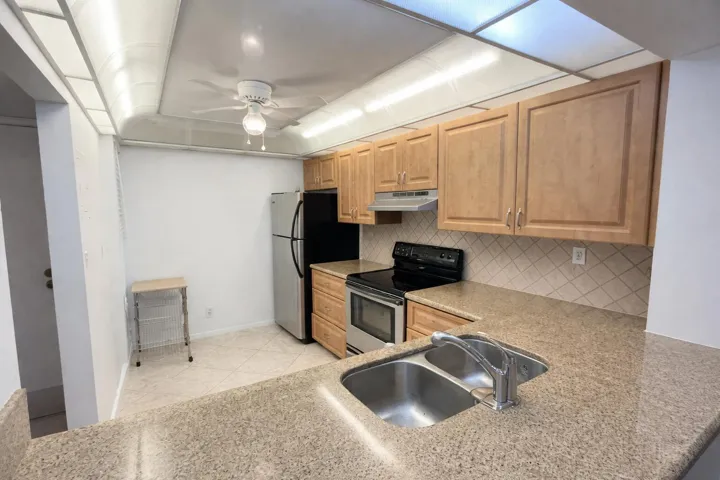 1 Royal Palm Way 305 Kitchen