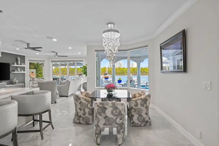 Breakfast area