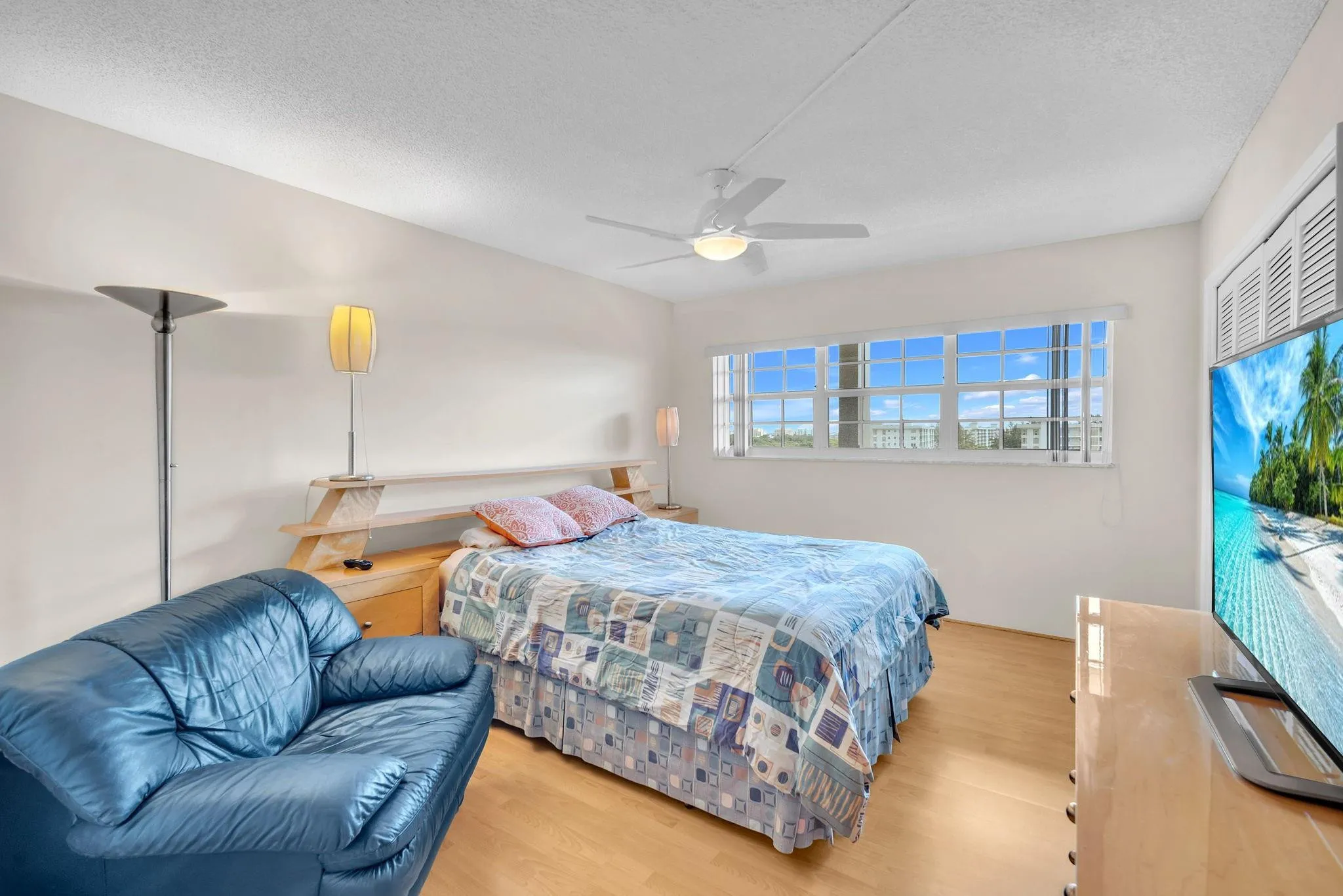 Primary Bedroom w/reach-in & walk-in closet