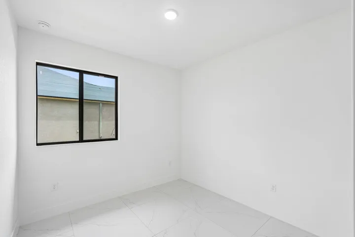 21-web-or-mls-W Broad Cir-S2404-021
