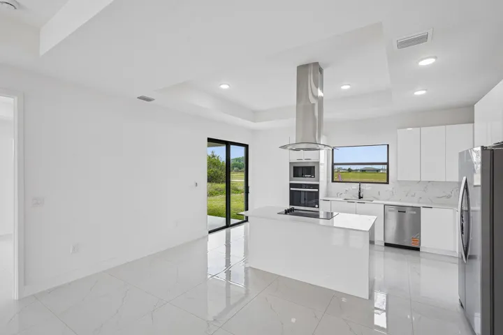 11-web-or-mls-W Broad Cir-S2404-011