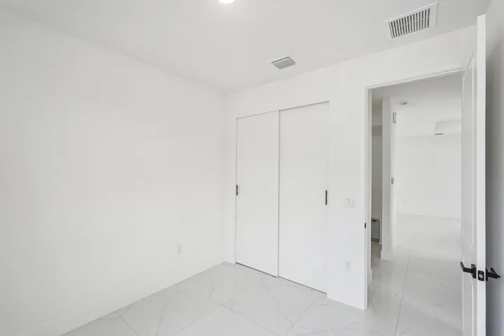 22-web-or-mls-W Broad Cir-S2404-022