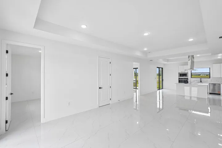 7-web-or-mls-W Broad Cir-S2404-007