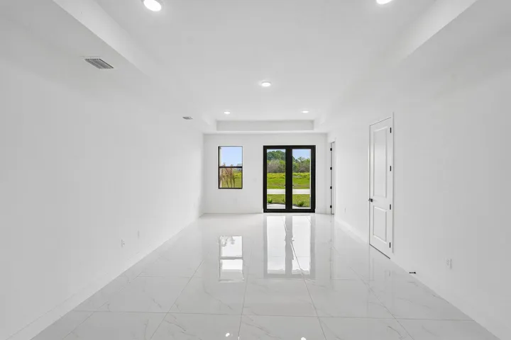 8-web-or-mls-W Broad Cir-S2404-008