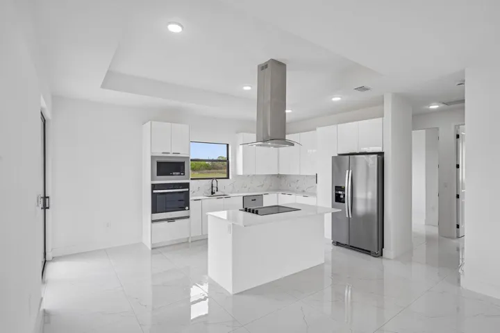 10-web-or-mls-W Broad Cir-S2404-010