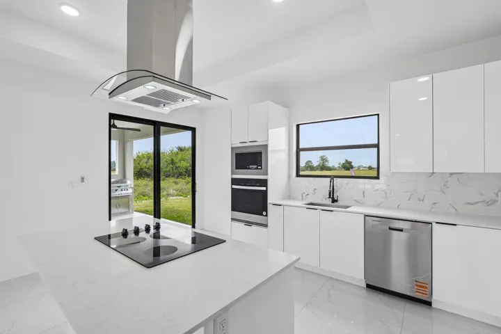 12-web-or-mls-W Broad Cir-S2404-012