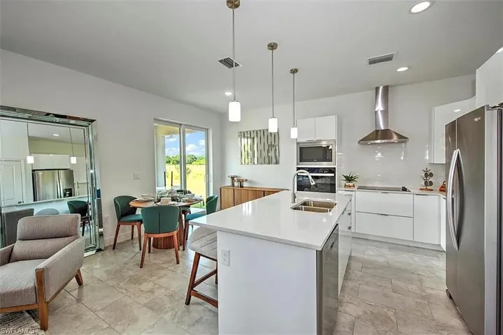 8-web-or-mls-S Castle Cir-S2204-008