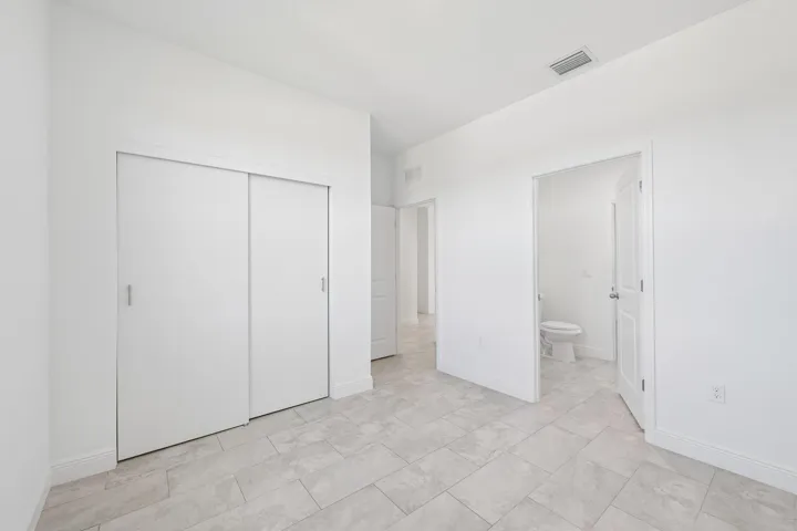 25-web-or-mls-S Castle Cir-S2204-025