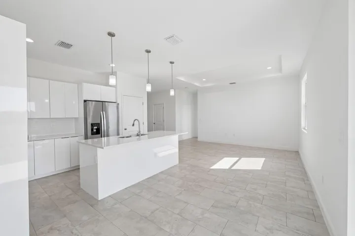 7-web-or-mls-S Castle Cir-S2204-007
