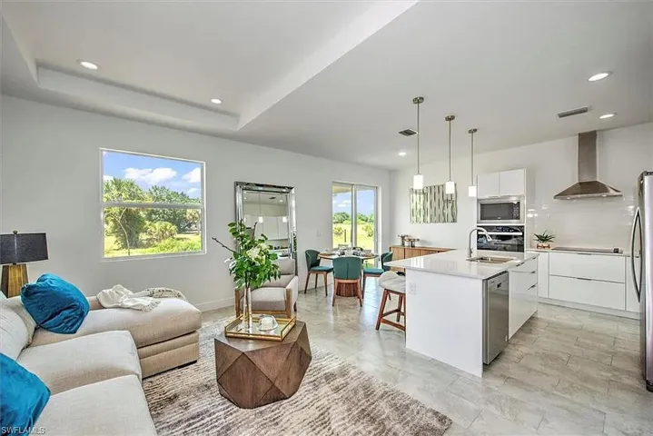 11-web-or-mls-S Castle Cir-S2204-011