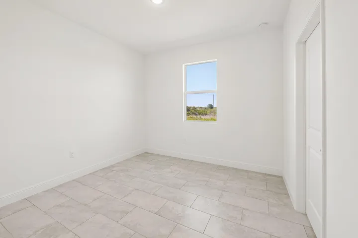11-web-or-mls-S Castle Cir-S2204-011