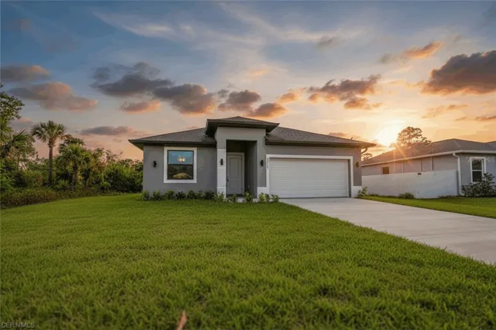 1-web-or-mls-S Castle Cir-S2204-001
