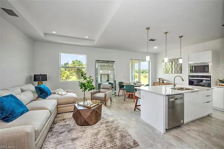 6-web-or-mls-S Castle Cir-S2204-006