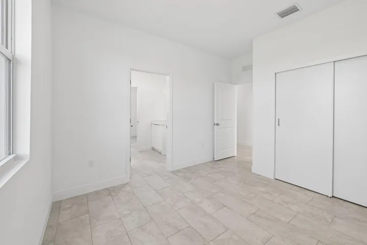 12-web-or-mls-S Castle Cir-S2204-012