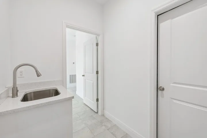 10-web-or-mls-S Castle Cir-S2204-010