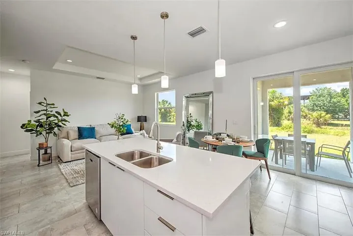 12-web-or-mls-S Castle Cir-S2204-012